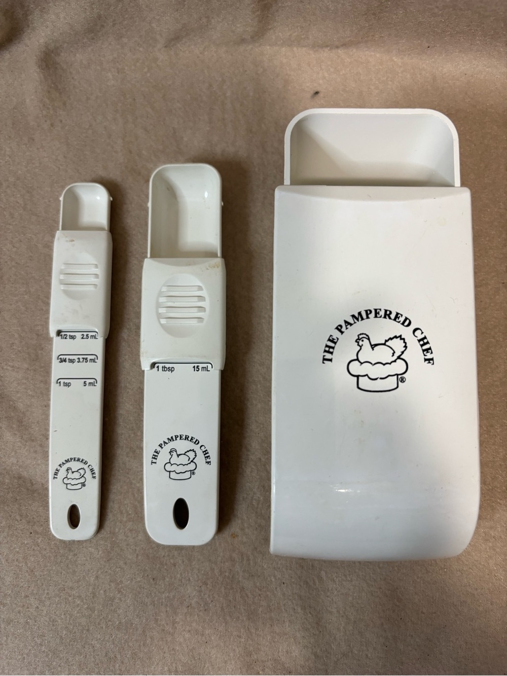 Pampered Chef Measuring Cup and Measuring Spoons VGUC